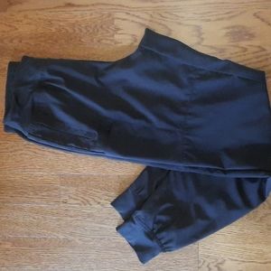 Wonder Wink Joggers Scrub Pant. Black. Medium Tall.